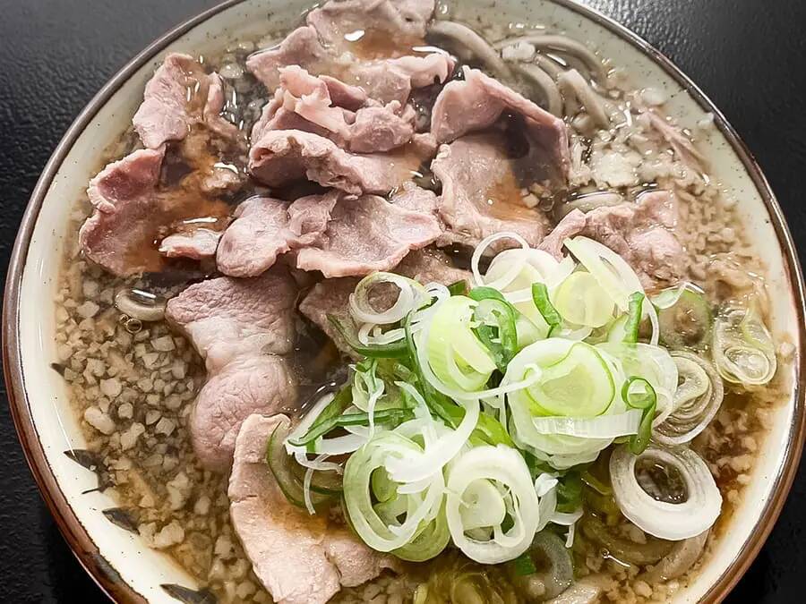 HOW TO フジロック2026： 音楽だけじゃない。 苗場を味わい尽くすフェスごはんガイド