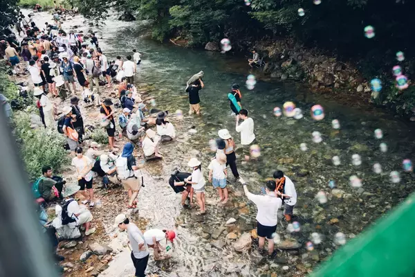 「HOW TO フジロック2026： 音楽だけじゃない。 苗場を味わい尽くすフェスごはんガイド」の画像
