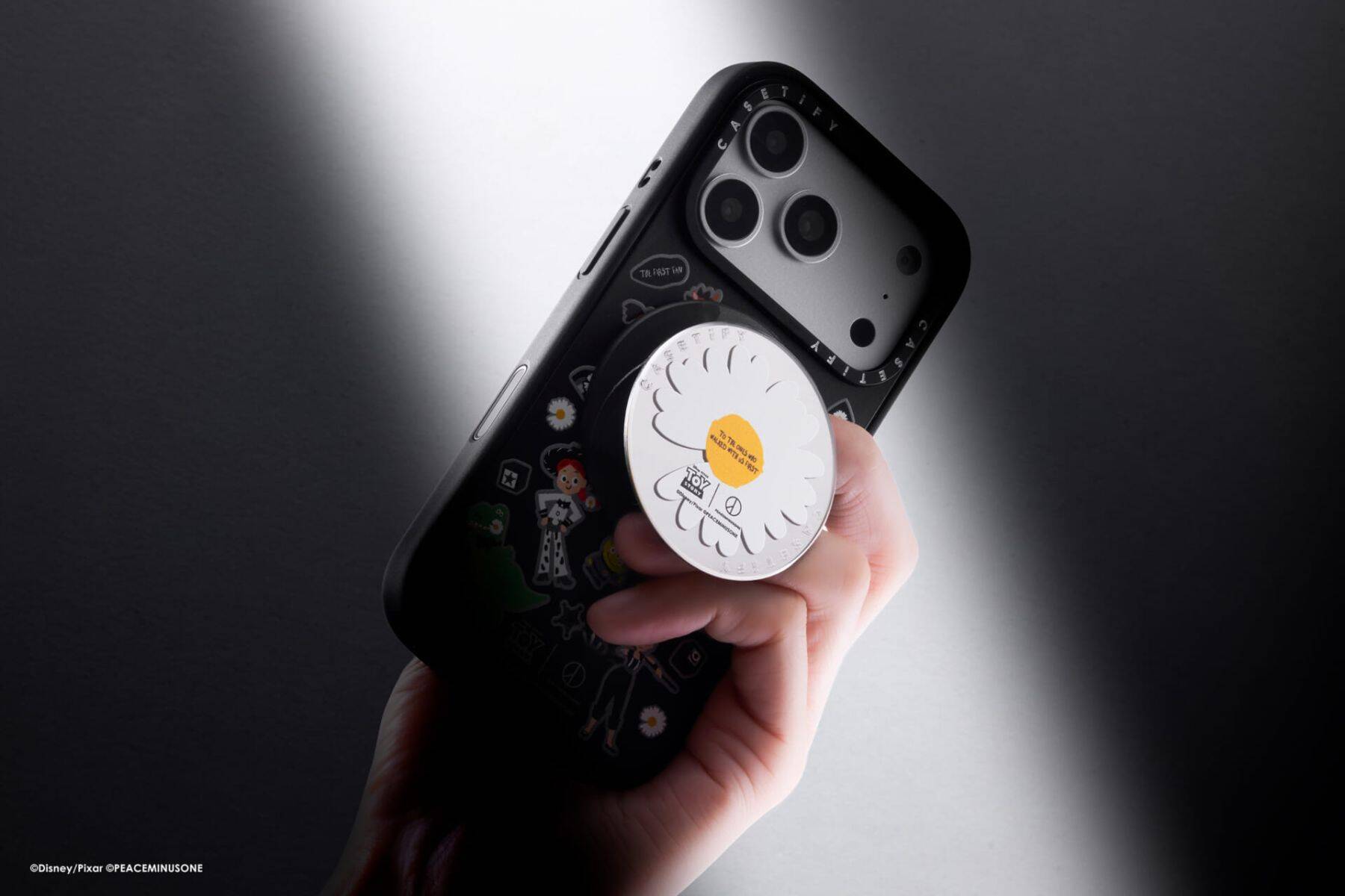 「CASETiFY」がG-DRAGONによる〈PEACEMINUSONE〉および映画『トイ・ストーリー』とのトリプルコラボを発表