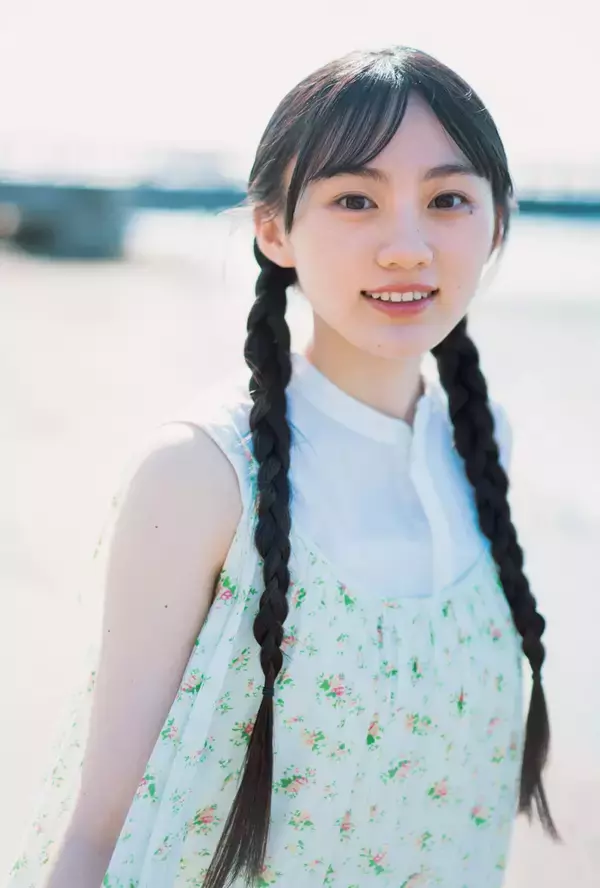 「乃木坂46としての活動から2ヶ月で表紙抜擢｜川崎桜が『B.L.T.』でロンググラビア披露」の画像