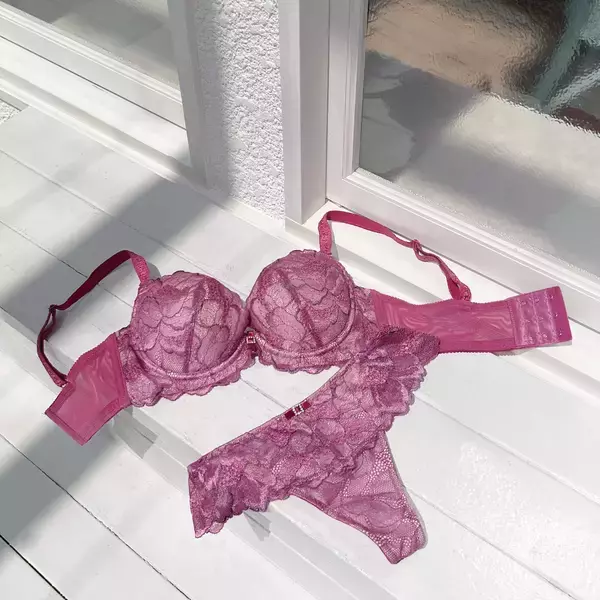 「“バストを育てる”ランジェリー・ブラデリスニューヨーク新作登場｜「透けにくい・響きにくい」アイテムも」の画像