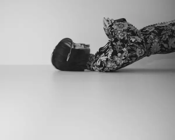 「いっそ今日までの物語を捨てて──Rei通算10作目『VOICE』で響かせる産声」の画像