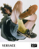 「〈Onitsuka Tiger〉が〈VERSACE〉との最新コラボフットウェアを発売」の画像2