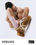 「〈Onitsuka Tiger〉が〈VERSACE〉との最新コラボフットウェアを発売」の画像4