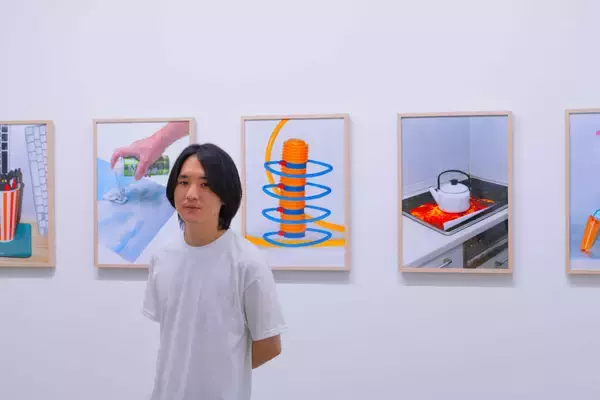 「建築的遊びとしての写真──柏木瑠河＜Hustle and Bustle＞インタビュー」の画像