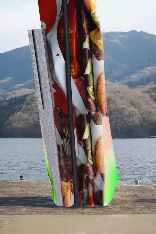 「建築的遊びとしての写真──柏木瑠河＜Hustle and Bustle＞インタビュー」の画像