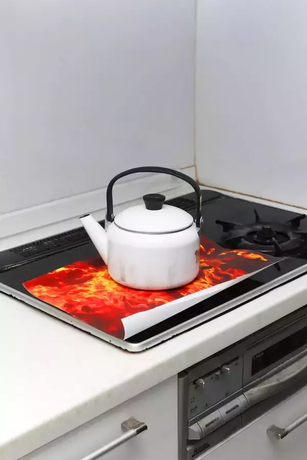 「建築的遊びとしての写真──柏木瑠河＜Hustle and Bustle＞インタビュー」の画像