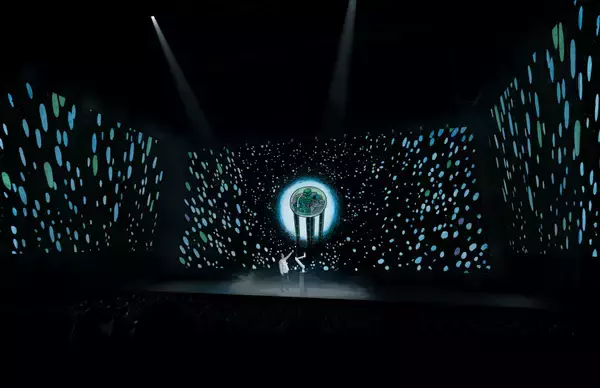 「手塚治虫『火の鳥』が“浴びるマンガ”へ進化——巨大LED×ライブナレーションの没入型体験『MANGALOGUE』が高輪で開幕」の画像