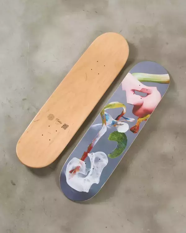 「ヴィジュアルアーティスト・Fenna Schillingによる展示『Blush Unseen』LAID BUGにて開催｜DIASPORA SKATEBOARDSとのコラボレーションによるアイテムも数量限定で発売」の画像