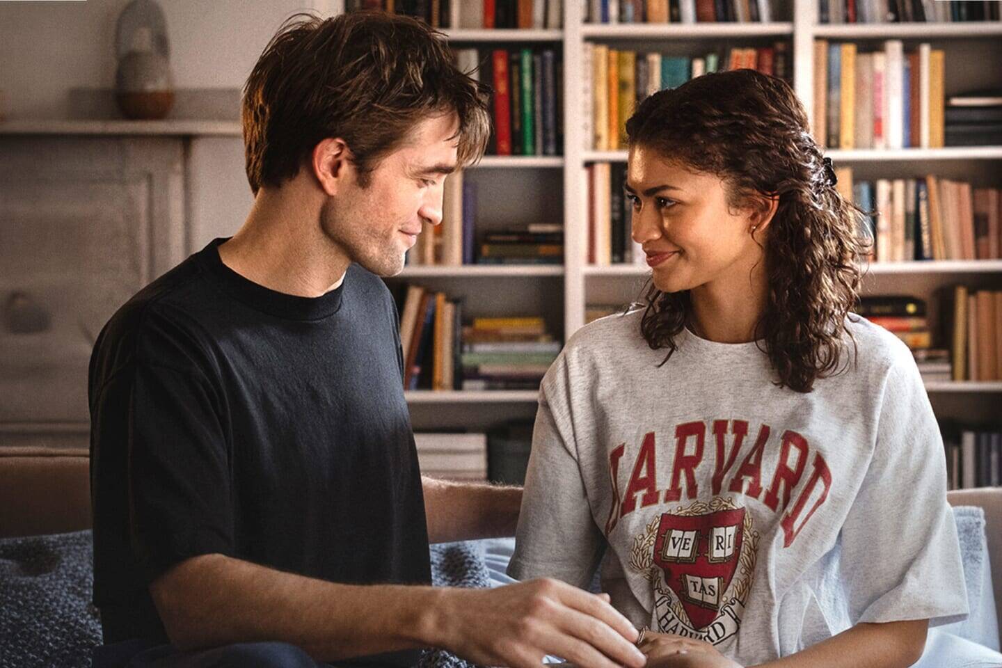 ゼンデイヤとロバート・パティンソンが主演を務める映画『ドラマなふたり』がついに公開