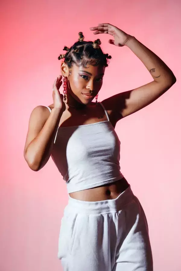 「東京とベルリンを繋ぐ。アフリカンルーツを持つDJ、Katimi Aiの素顔に迫る。」の画像