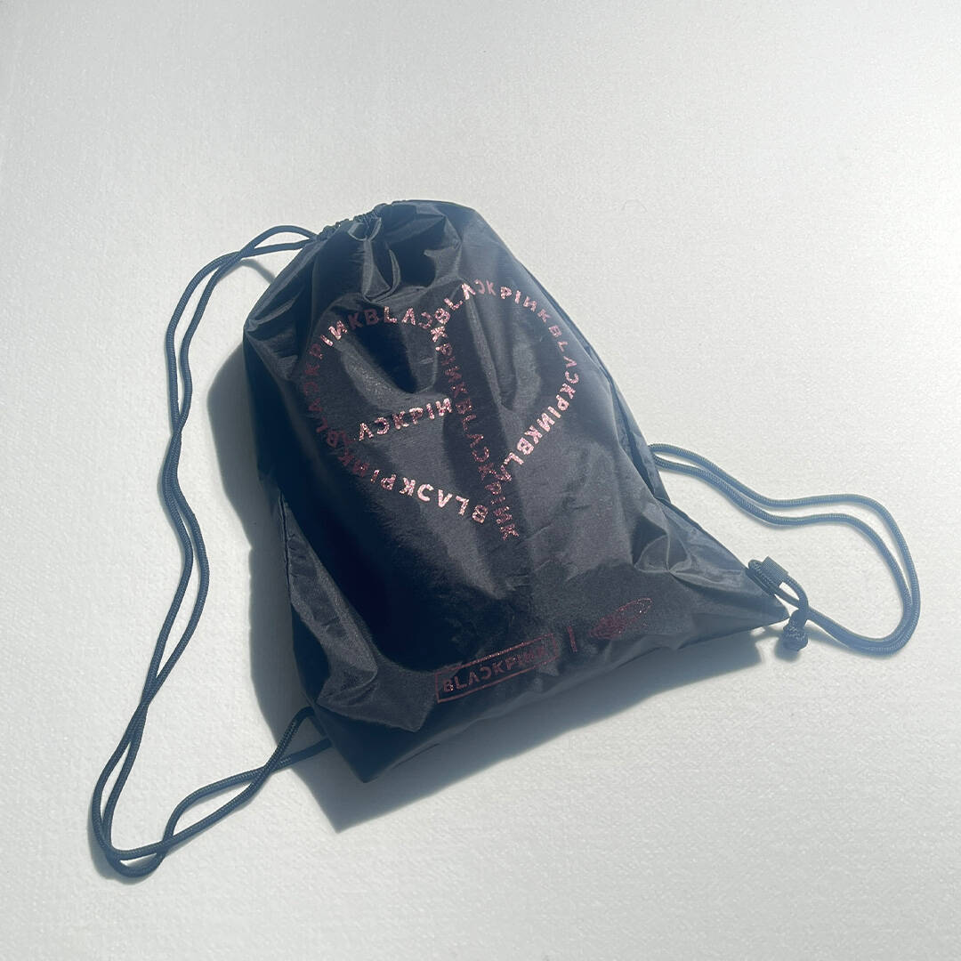 BLACKPINKと〈fragment design〉によるコラボグッズが〈BEAMS〉ポップアップにて発売