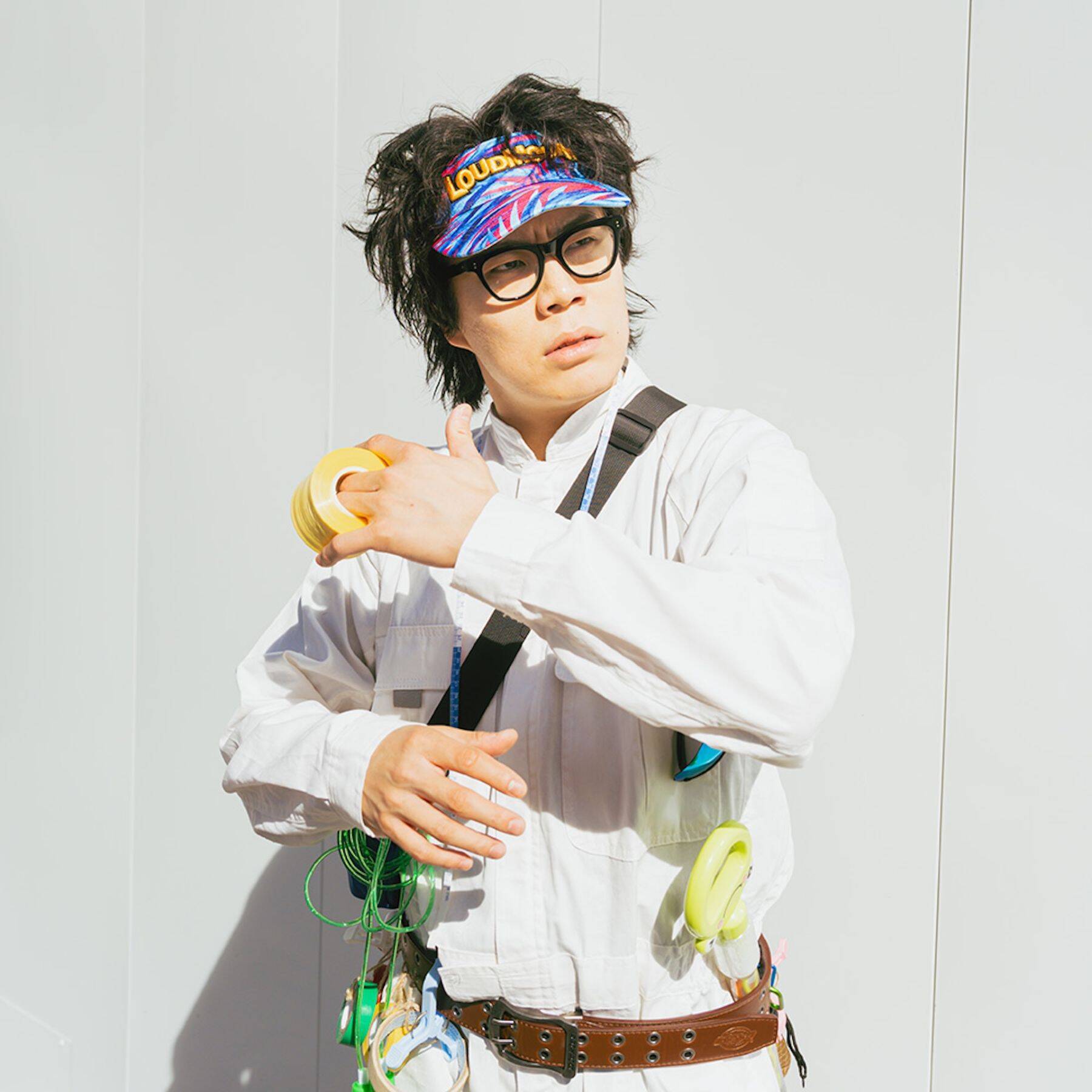 令和ロマン・くるま＆かが屋・加賀翔によるコラボ写真展＜補完＞が開催