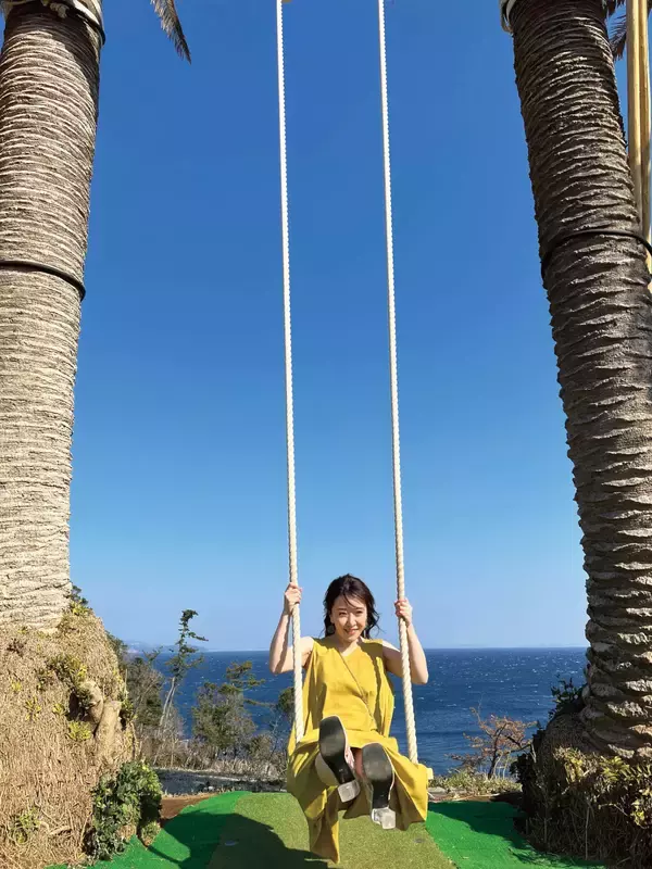 「“まちがいを6コ探してね！”──「大人の妄トレ写真集」極楽とんぼ・山本が中冨杏子を激写」の画像