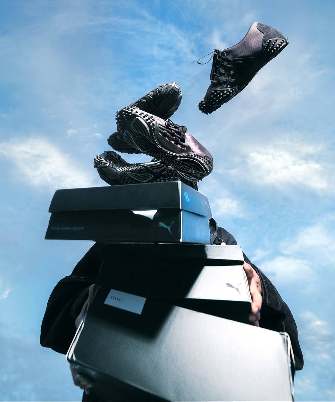 〈PUMA〉が〈SAN SAN GEAR〉とのコラボフットウェア2型を発売