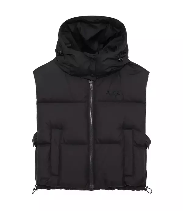 「【A.P.C. GOLF】フィールドライフと日常も楽しめるダウンジャケットやベスト、アクセサリーが登場」の画像