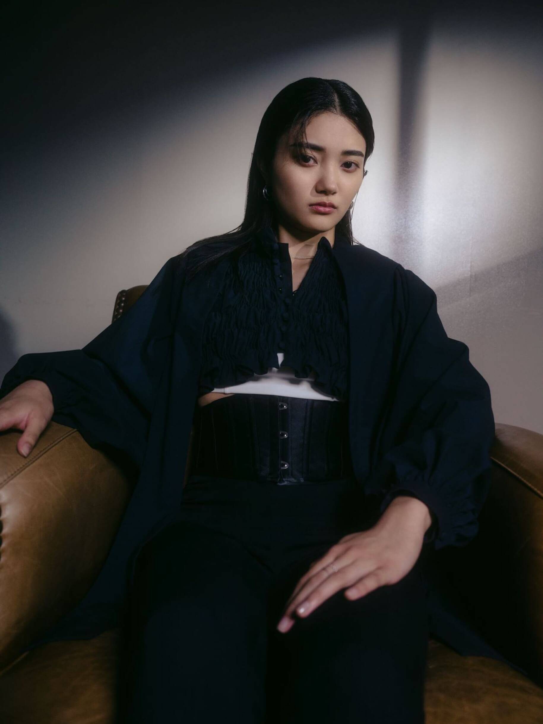 映画『バスカヴィル家の犬 シャーロック劇場版』主題歌を歌う由薫の新作『lullaby』がリリース｜Toru （ONE OK ROCK）がプロデュース