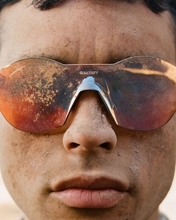 OAKLEYとパリのランニング＆アウトドアレーベル・Satisfy®によるカプセルコレクションが発表｜「ランナーズハイ」を独自に解釈、ライフスタイルに寄り添うアイテム登場