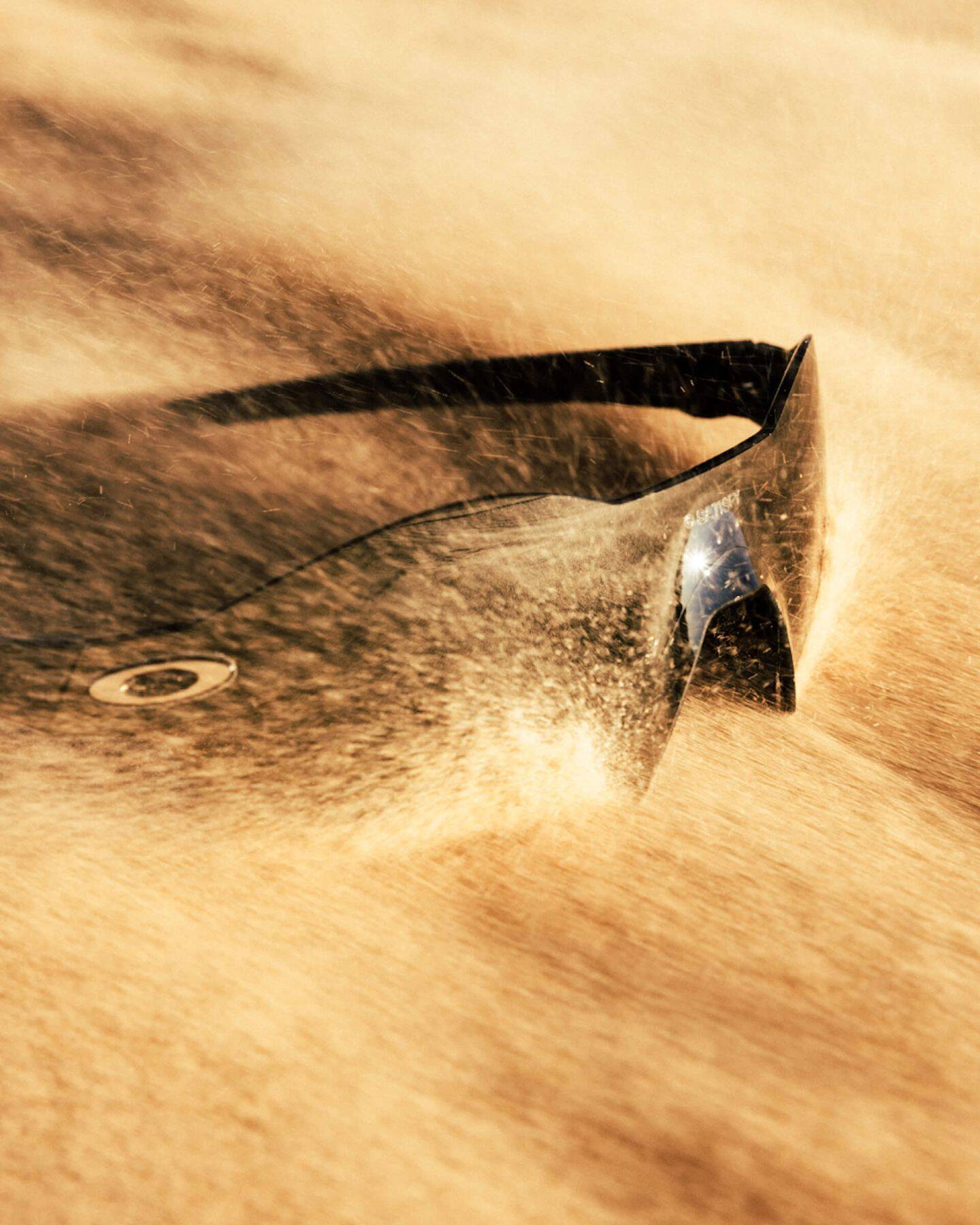 OAKLEYとパリのランニング＆アウトドアレーベル・Satisfy®によるカプセルコレクションが発表｜「ランナーズハイ」を独自に解釈、ライフスタイルに寄り添うアイテム登場