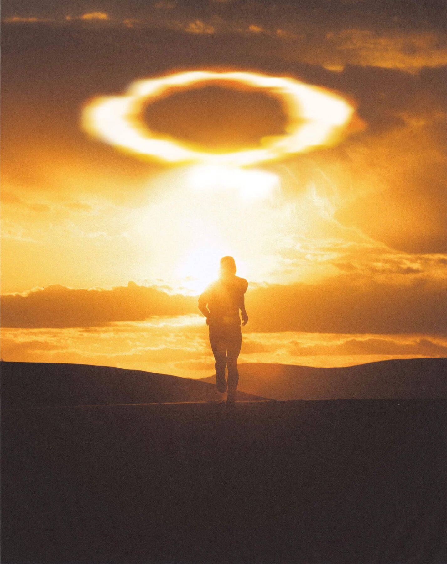 OAKLEYとパリのランニング＆アウトドアレーベル・Satisfy®によるカプセルコレクションが発表｜「ランナーズハイ」を独自に解釈、ライフスタイルに寄り添うアイテム登場