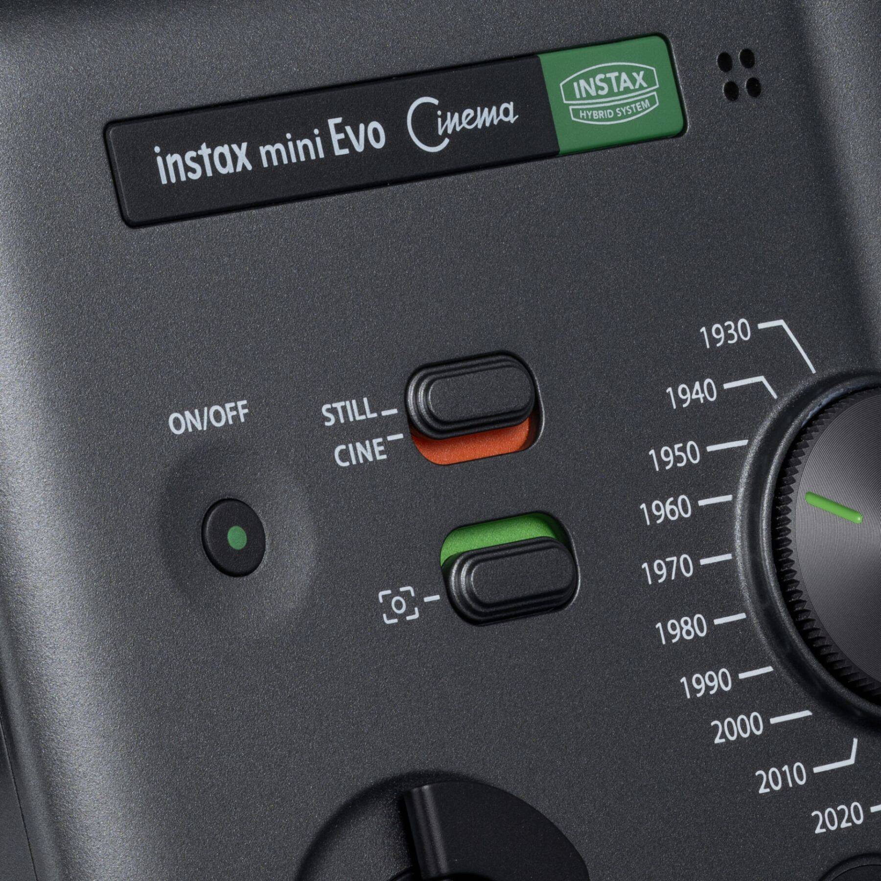 動画を“手渡す”という新体験。instax mini Evo Cinema™が切り拓く、チェキ™の次なる時代