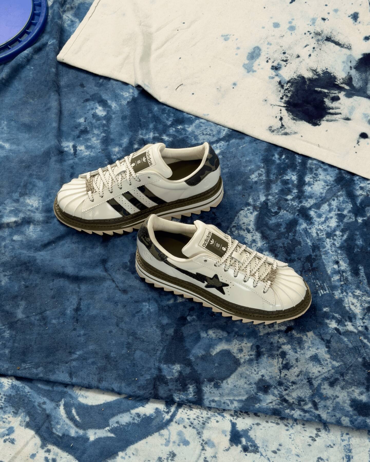〈A BATHING APE®︎〉が〈CLOT〉〈adidas Originals〉とのトリプルコラボを発表