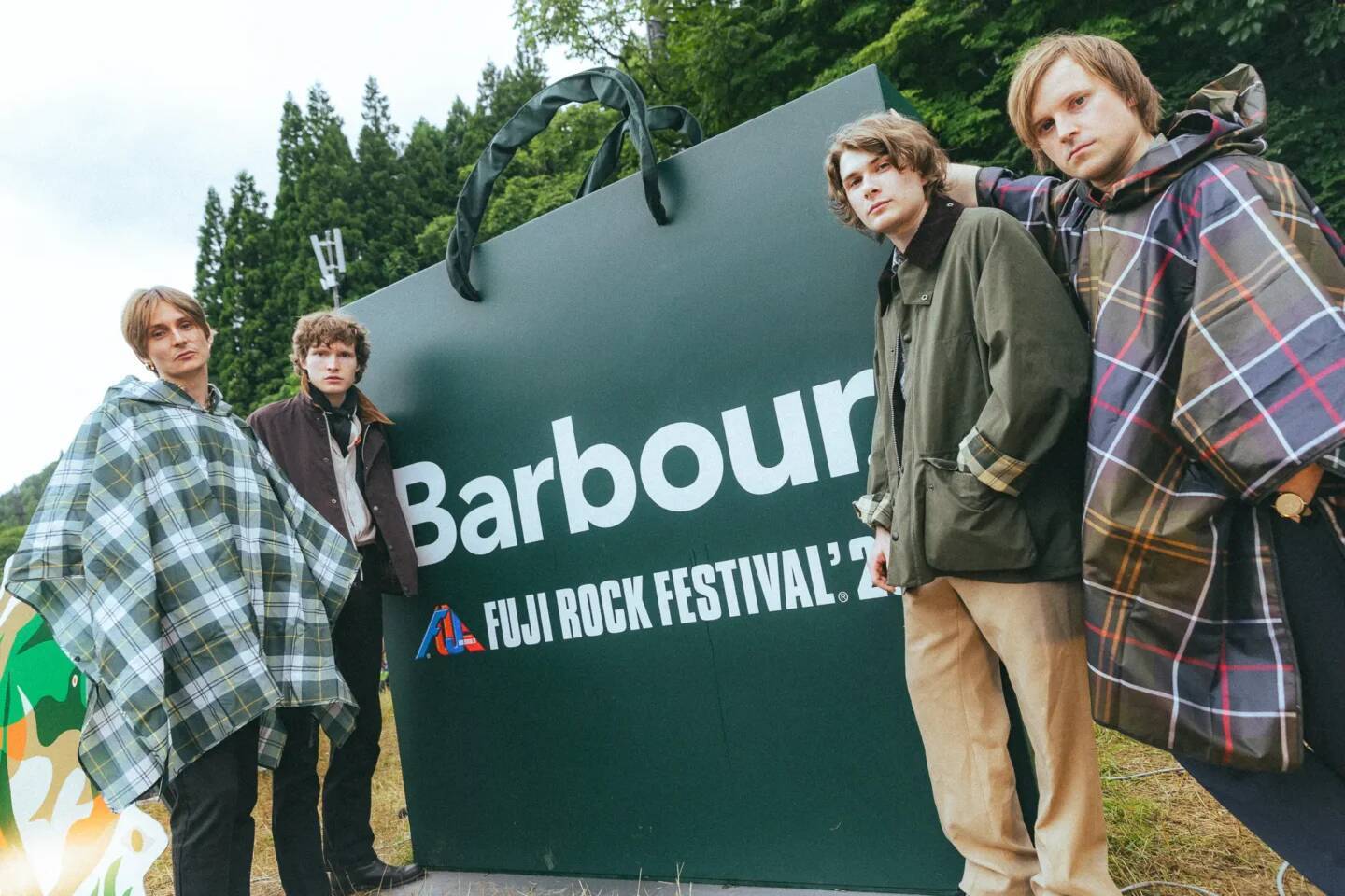 バブアーがフジロック初参戦！苗場で出会う“夏のバブアー” ブースレポート＆アーティストスナップ