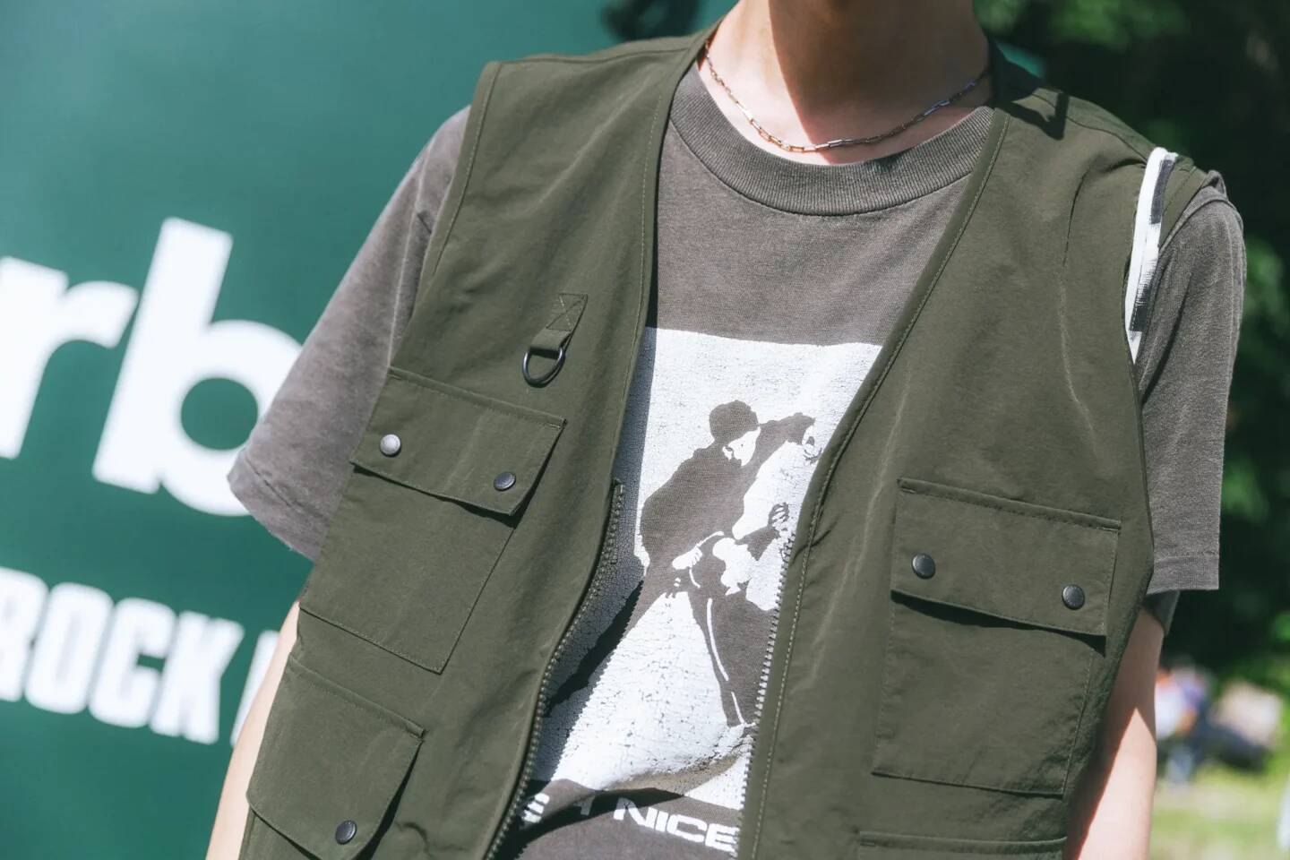 バブアーがフジロック初参戦！苗場で出会う“夏のバブアー” ブースレポート＆アーティストスナップ