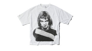 カルチャーレーベル〈Behind the Scenes®︎〉が1990年代に撮影されたBjörkのアーカイブフォトTシャツを発売