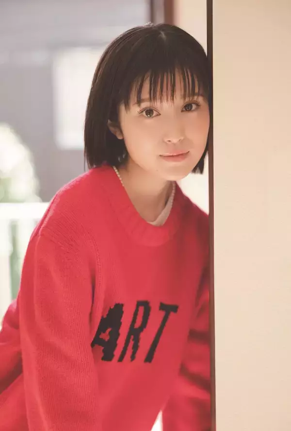 「大人の色気漂うスレンダーボディ全開！高橋ひかるが妖艶な眼差しを見せる『blt graph. vol.75 Amazon限定表紙版』発売決定」の画像