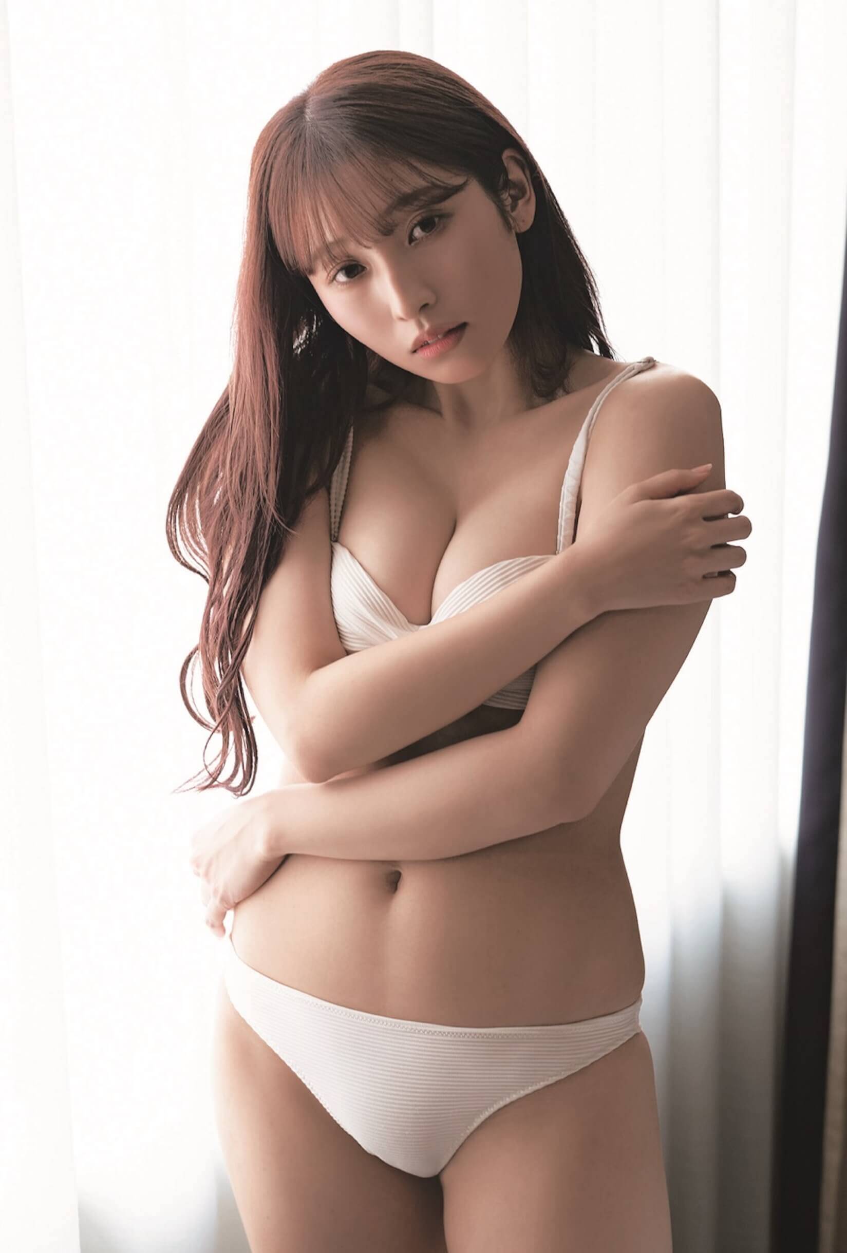 大人の色気漂うスレンダーボディ全開！高橋ひかるが妖艶な眼差しを見せる『blt graph. vol.75 Amazon限定表紙版』発売決定