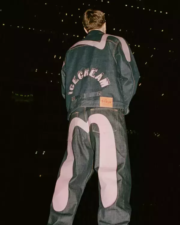 「〈EVISU〉がファレル・ウィリアムスとNIGOによる〈Icecream〉とのコラボコレクションを発売」の画像