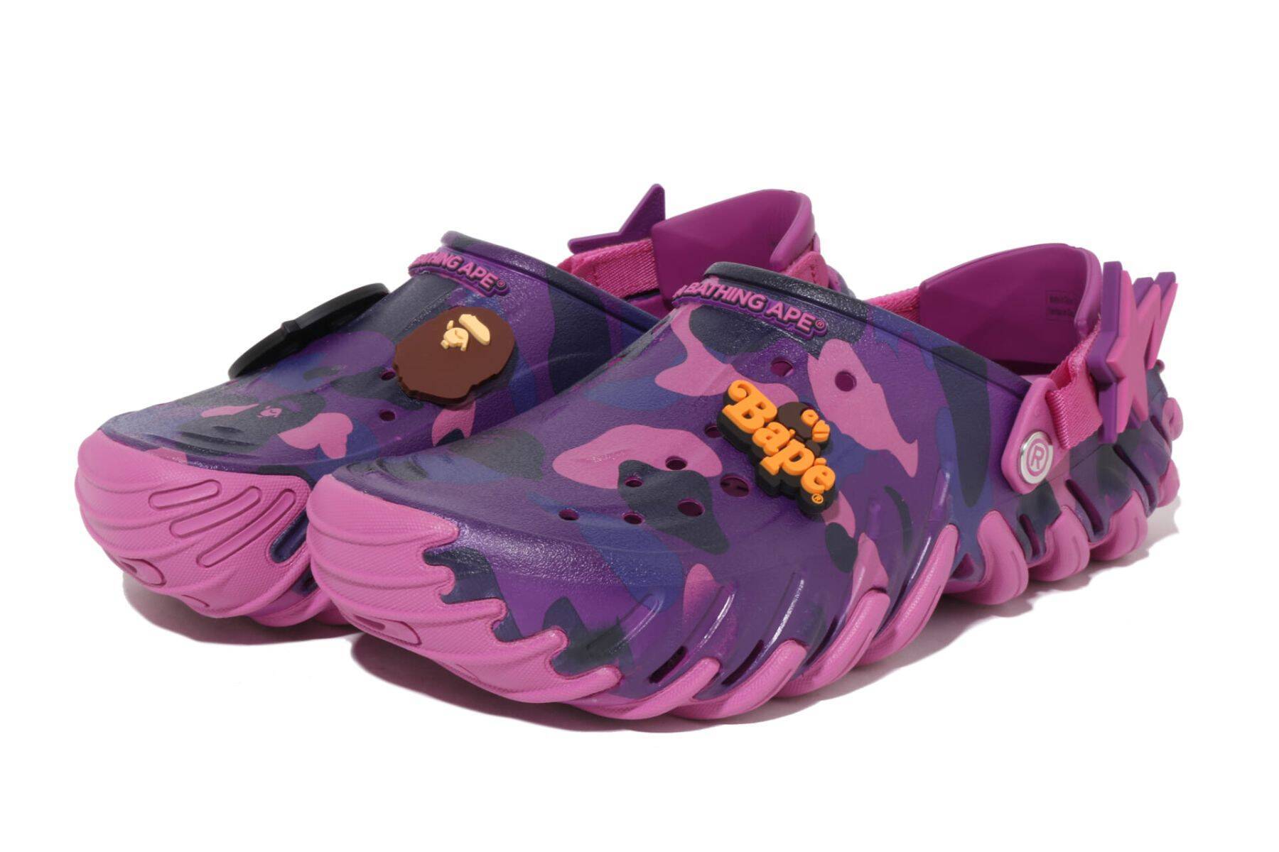 〈A BATHING APE®〉が「クロックス」との最新コラボレーションを発表