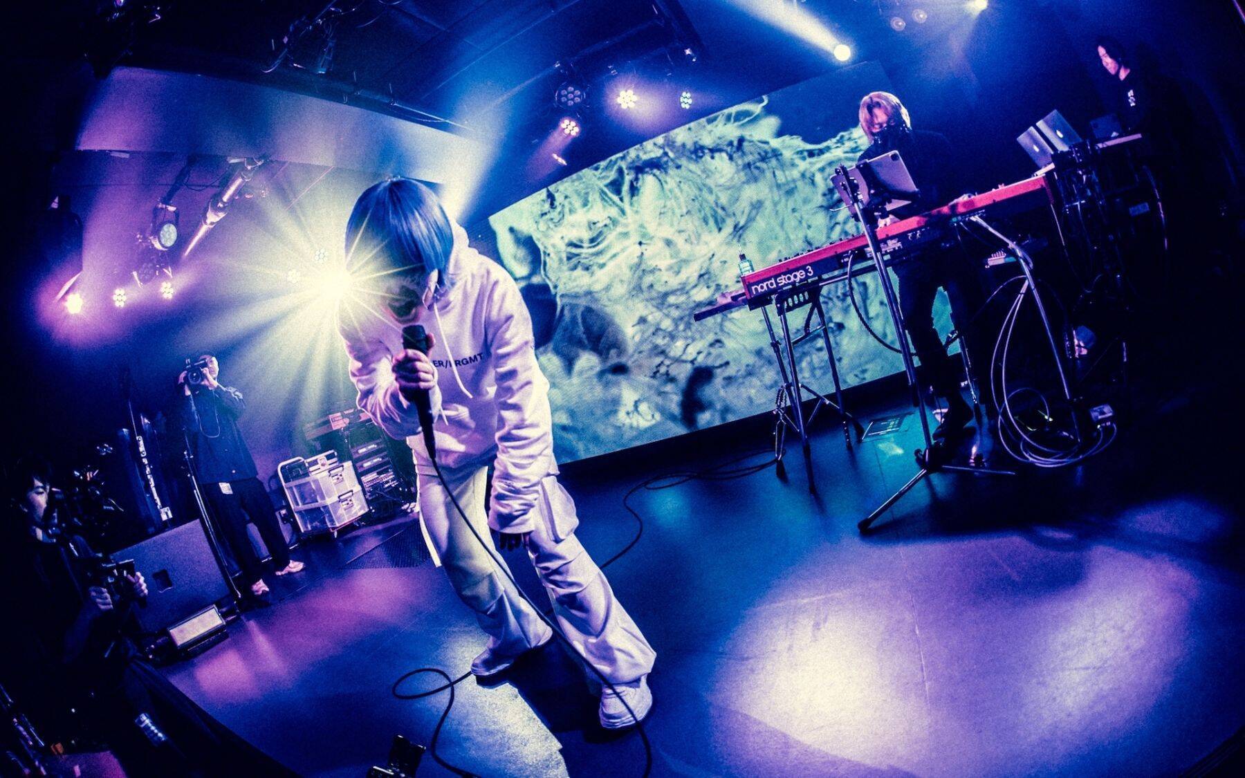 【レポート】yamaが5人！？──yama「暗号を解いた人」限定ゲリラライブを“解読”