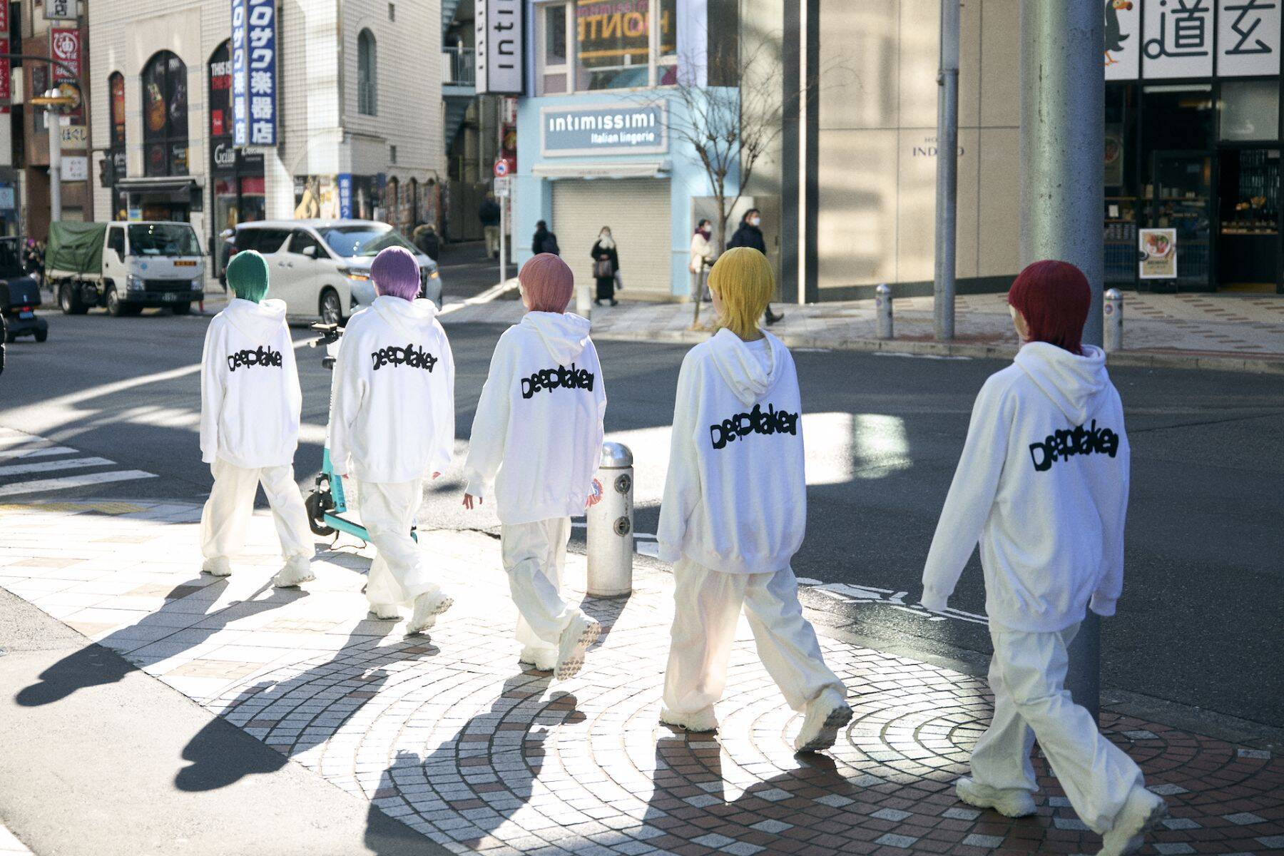 【レポート】yamaが5人！？──yama「暗号を解いた人」限定ゲリラライブを“解読”
