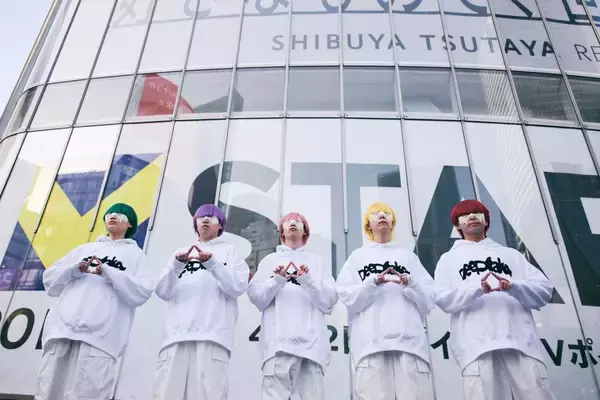 「【レポート】yamaが5人！？──yama「暗号を解いた人」限定ゲリラライブを“解読”」の画像
