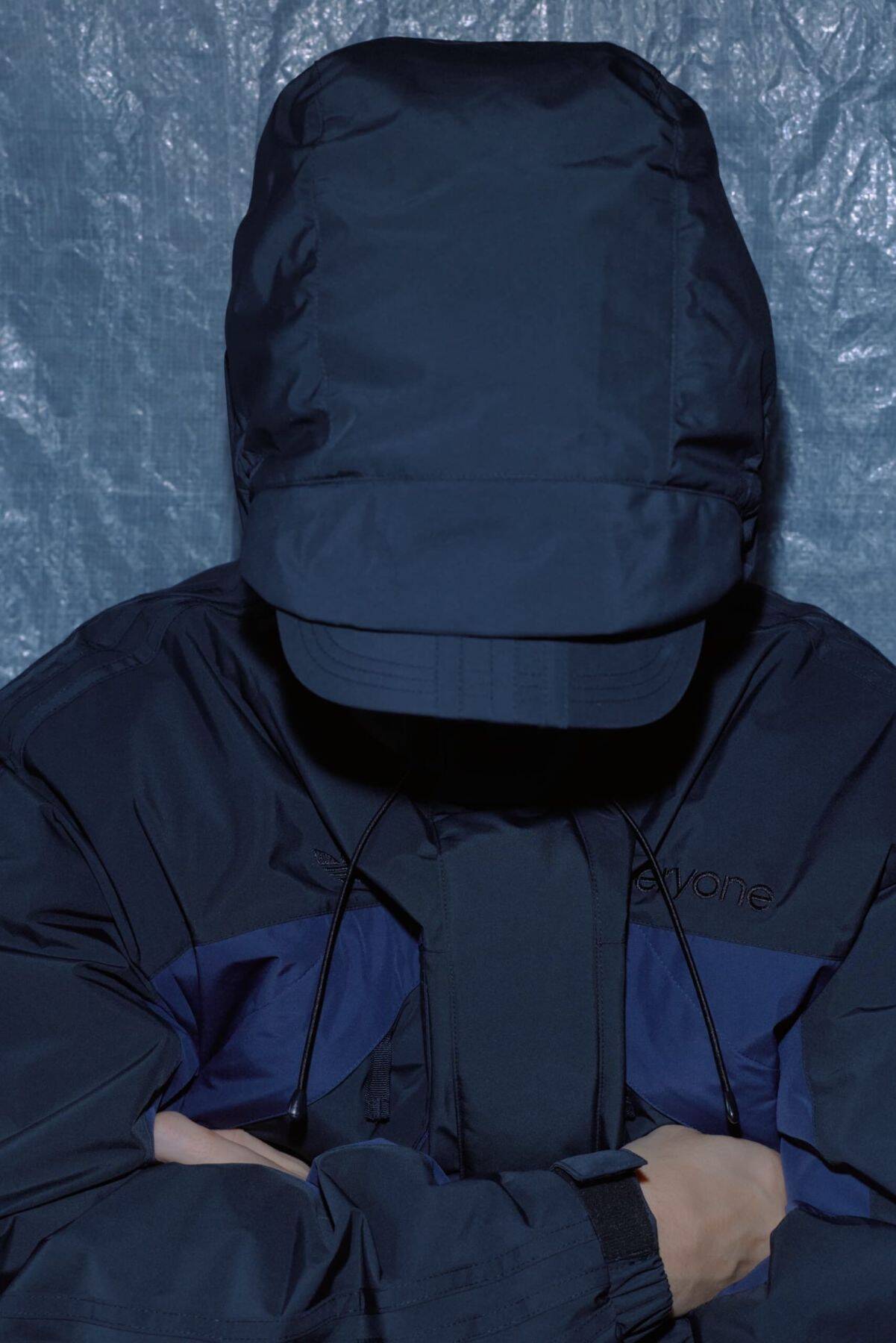 〈adidas Originals〉が三好 良によるブランド〈everyone〉とのカプセルコレクションを発売