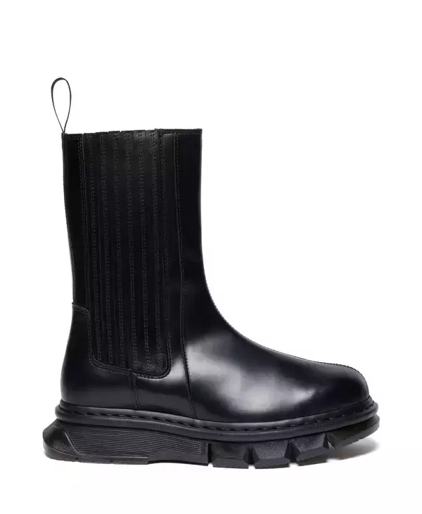 「ミニマルな美学を採用した〈Dr. Martens〉14XXの最新コレクションが世界先行発売」の画像