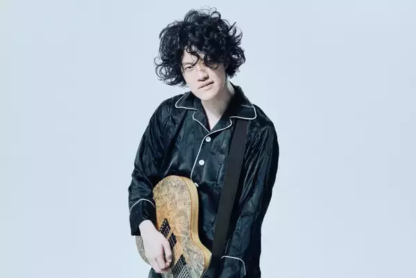 「アーティスト 粗品の音楽活動に焦点を当てた初の展覧会が開催決定」の画像