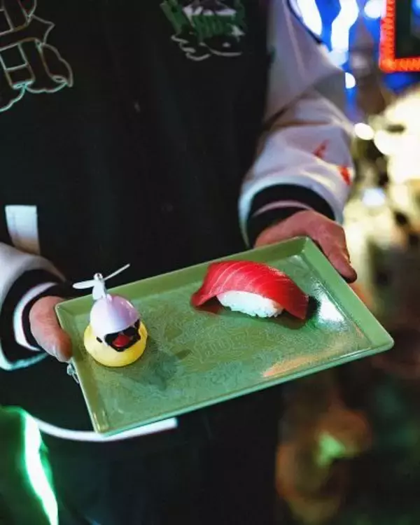 「〈HUF〉が〈EVISEN SKATEBOARDS〉とのコラボレーション第2弾を発表」の画像