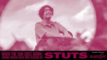 赤い輝きをまとった“ジョニーウォーカー ブラックルビー”とSTUTSによるコラボレーションが公開