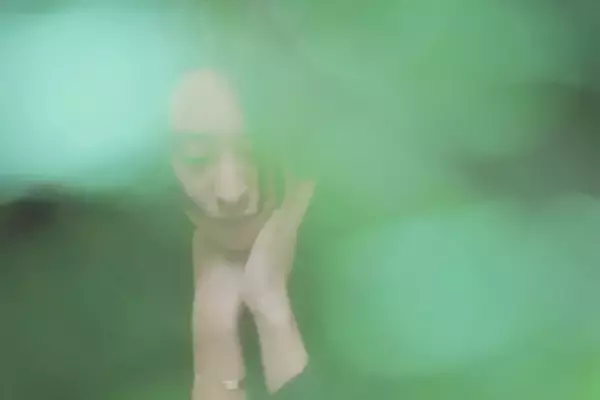 「「その場に《共鳴》することが、演奏すること」角銅真実 インタビュー｜『Contact』の豊かな音空間」の画像