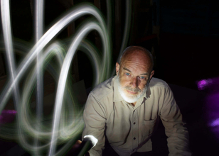 Brian Enoによる音と光の展覧会＜BRIAN ENO AMBIENT KYOTO＞チケット販売情報公開｜石野卓球、テリー・ライリー、山口一郎らのコメントも公開