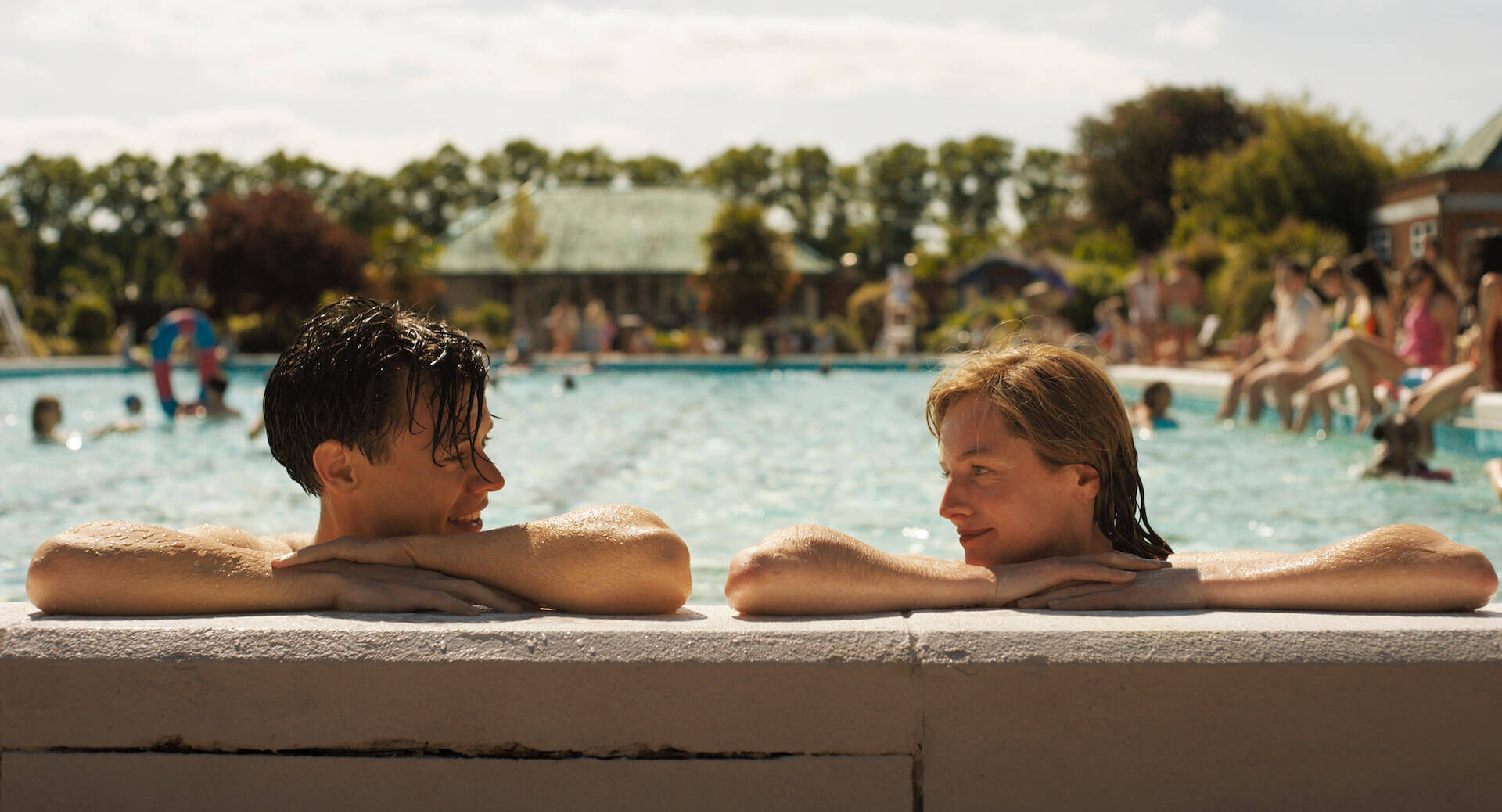 ハリー・スタイルズ主演の最新作映画『僕の巡査』がPrime Videoで独占配信決定｜ティザーキーアート初公開