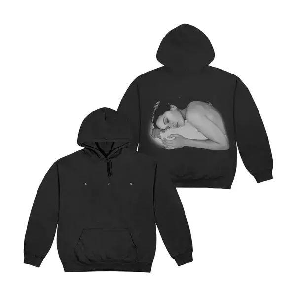 「スペイン発のグローバル・アイコン ロザリアの日本限定スペシャルグッズが期間限定発売」の画像