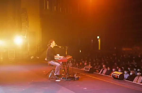 「LIVE REPORT：＜SHIN-ONSAI 2022＞———新宿の真ん中、その文化の声を聴く」の画像