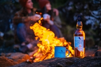 新潮文庫がスコットランド・スカイ島のウイスキー タリスカー 10年と味わう文庫本付きギフトパックを限定発売