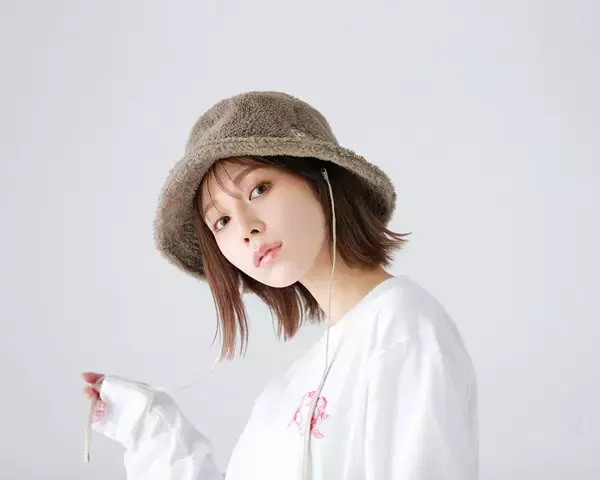 「Z世代ガールズストリートカルチャーを牽引する古川優香とニューエラのコラボコレクションが登場！」の画像