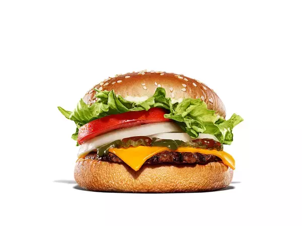 「激辛グリーンチリでシリーズ史上最高の辛さ！バーガーキング『グリーンチリ BBQスモーキーワッパー』期間限定発売」の画像