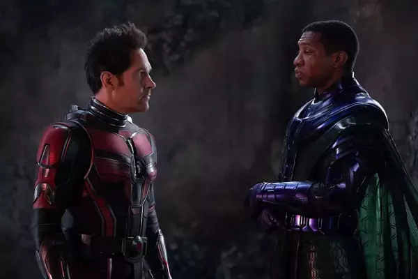 「『アントマン＆ワスプ：クアントマニア』よりマーベル史上最凶の敵・カーンの恐ろしさを映し出す特別映像が公開｜最新ポスターも解禁」の画像